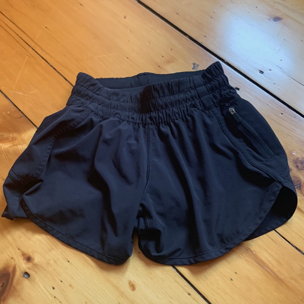 Lululemon Black Tracker Short Low-rise 4” size 2